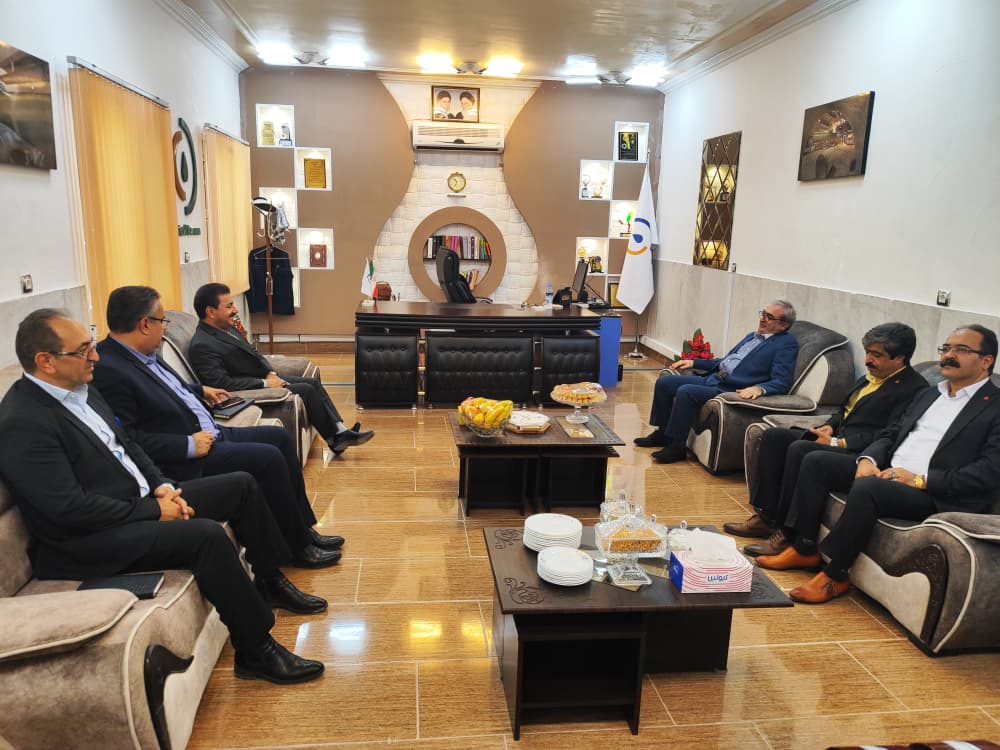 بازدید مدیرکل بانک ملت استان سیستان و بلوچستان از کارخانه لوله‌سازی آویسا پارسه زابل